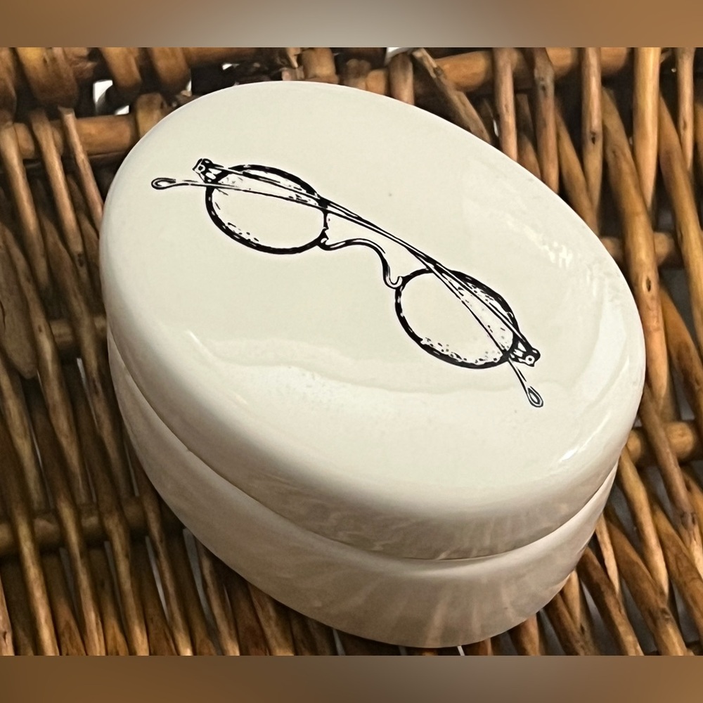 Decorative Ivory Ceramic Box/Container